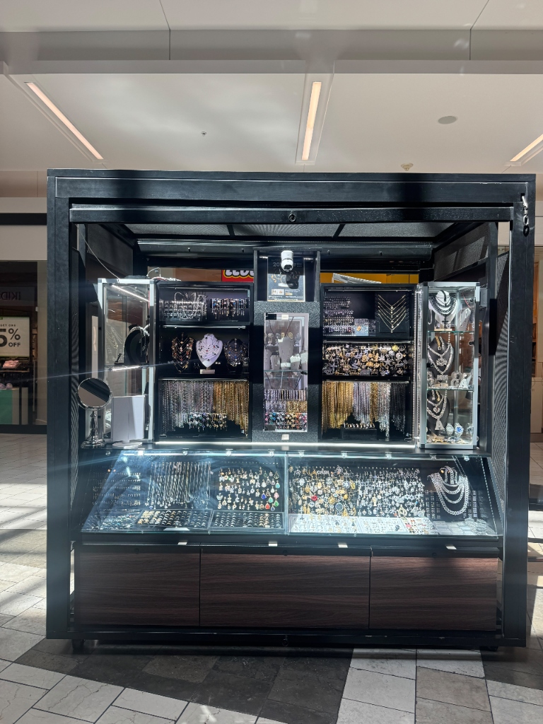 Luxury Jewelers - Topanga Mall, Canoga Park